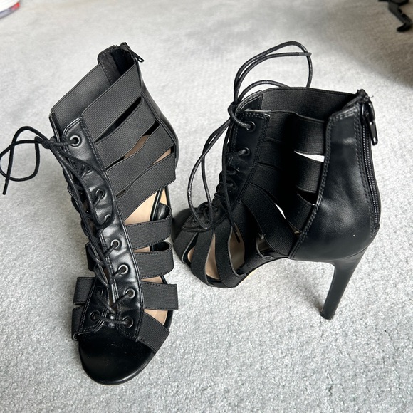 Stilettos - Picture 2 of 3